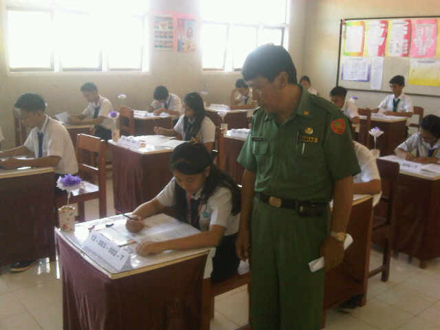 Sumendap Buka Soal UN di SMPN 1 Ratahan